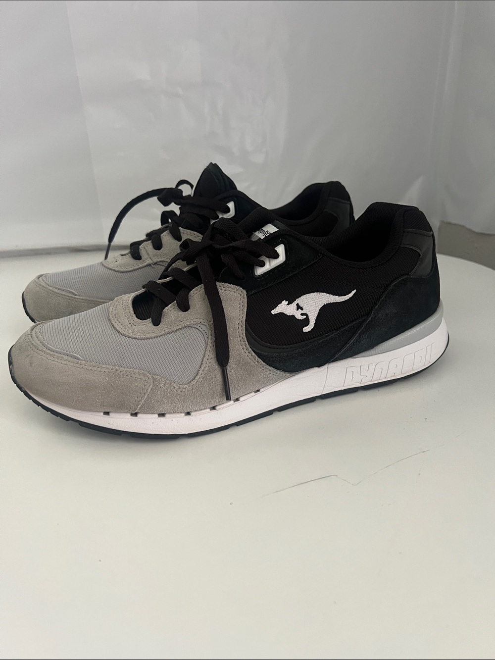 kangaROOS Men’s Black & Gray Retro Runner Sneakers